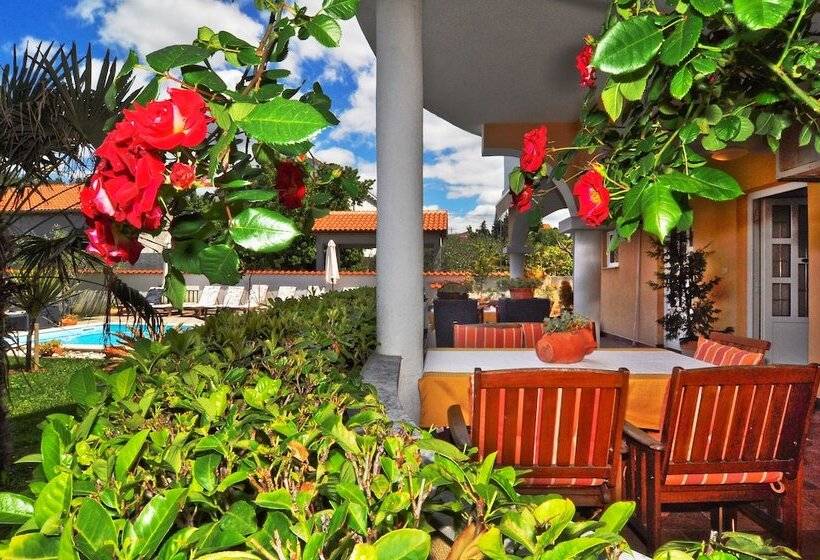 Villa Vanilla With Heated Pool