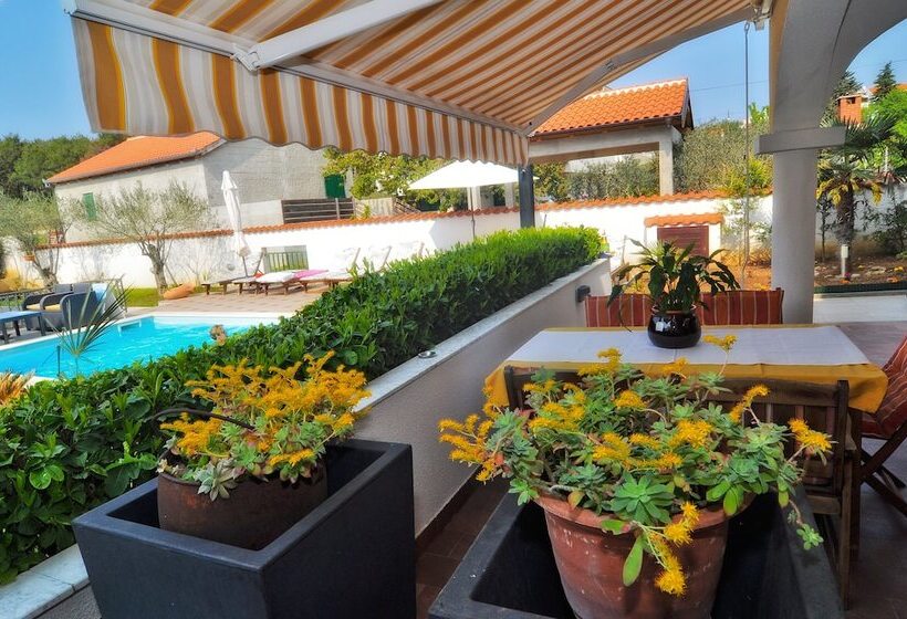 Villa Vanilla With Heated Pool