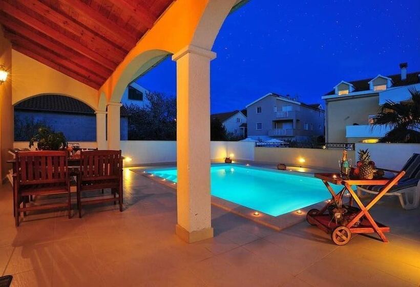 Villa Vanilla With Heated Pool