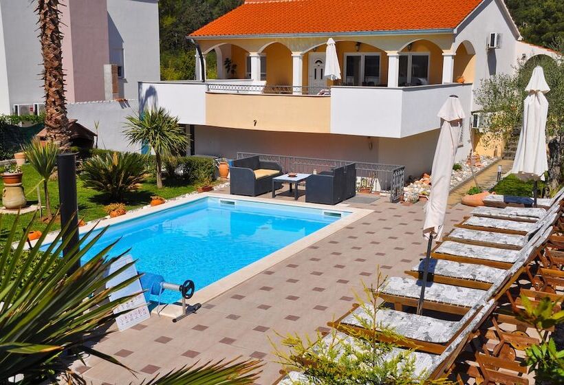 Villa Vanilla With Heated Pool