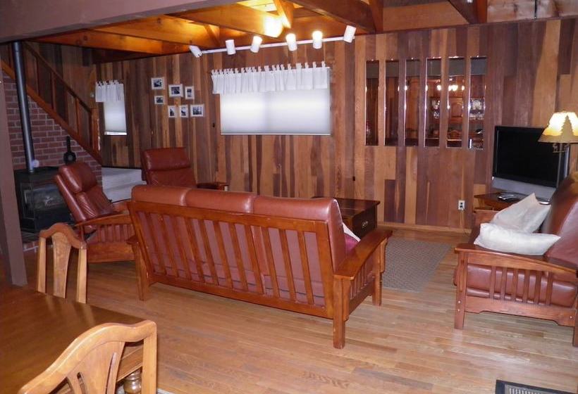 1028 Silverwood Circle