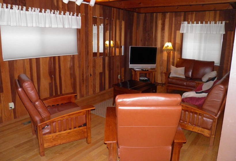 1028 Silverwood Circle