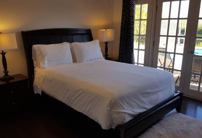 4 Bedroom Celebrity House With Pool & City View