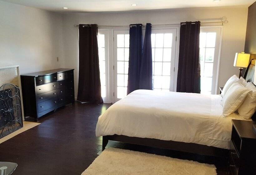 4 Bedroom Celebrity House With Pool & City View