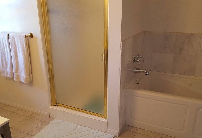 4 Bedroom Celebrity House With Pool & City View