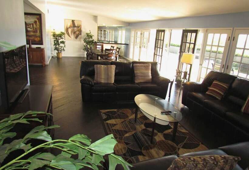 4 Bedroom Celebrity House With Pool & City View