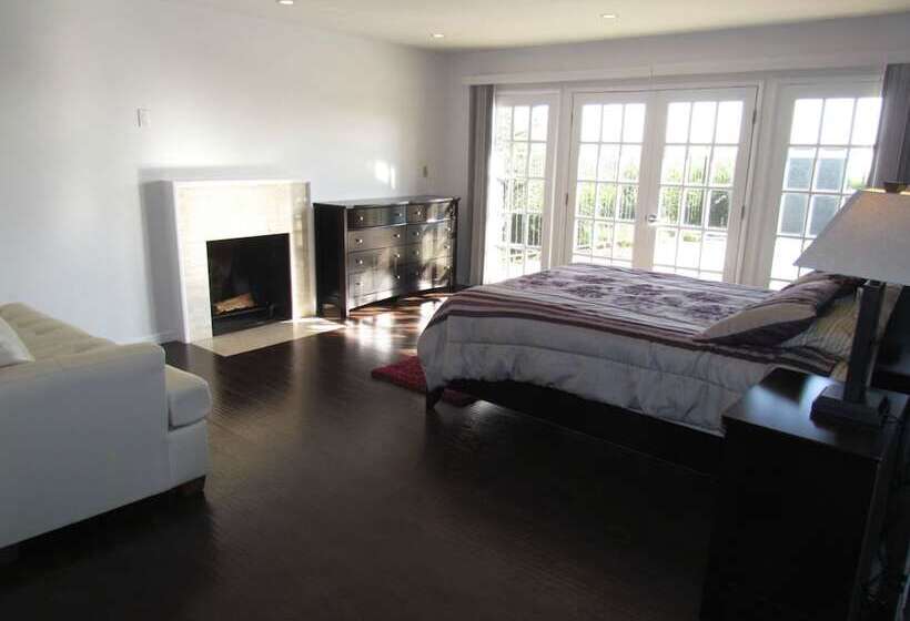 4 Bedroom Celebrity House With Pool & City View