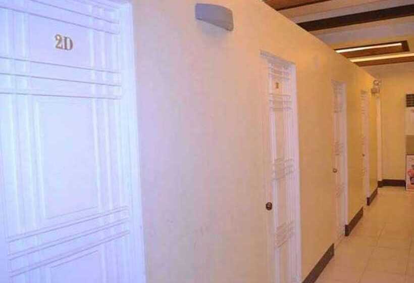 Airport Travelodge Manila Hostel