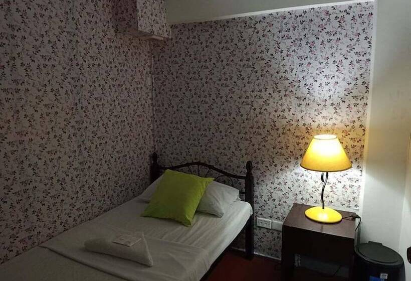 Airport Travelodge Manila Hostel