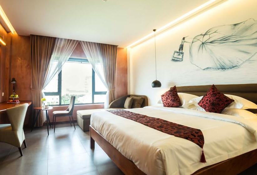 Almond Hotel Bassac River