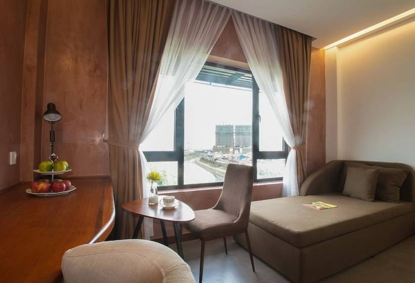 Almond Hotel Bassac River