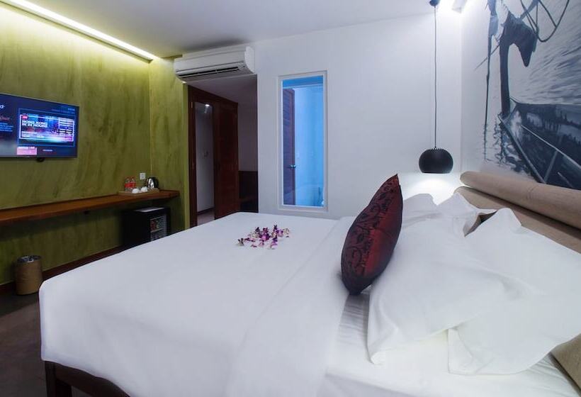 Almond Hotel Bassac River