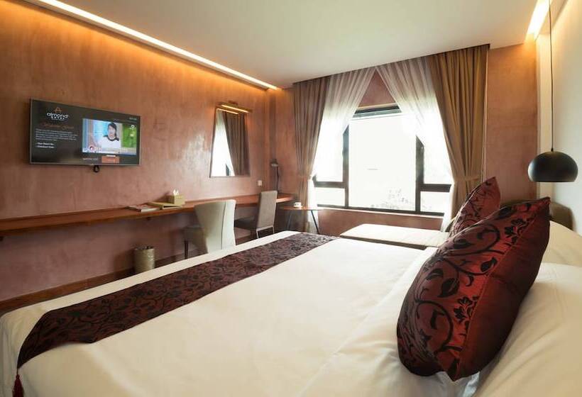 Almond Hotel Bassac River