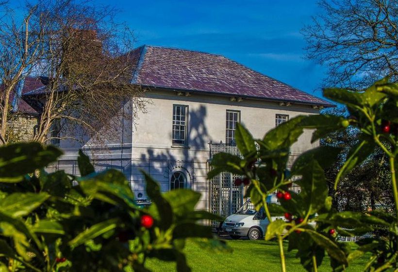 ベッドアンドブレックファースト Cardigan Castle