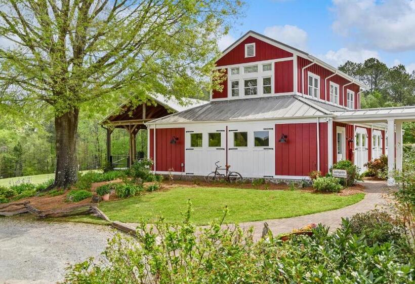 مبيت وإفطار The Farmhouse Inn