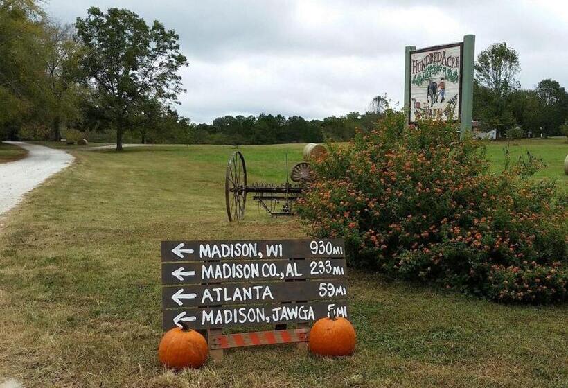 مبيت وإفطار The Farmhouse Inn