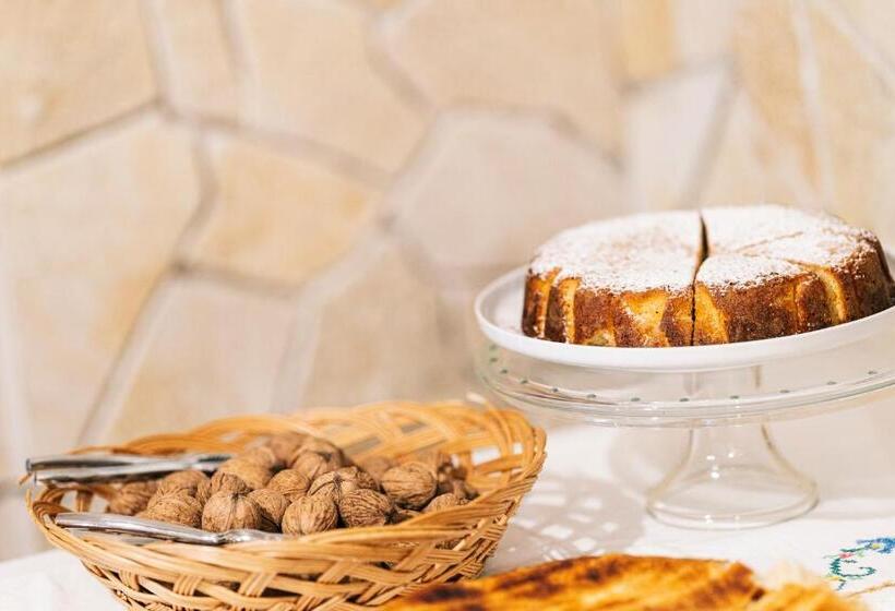 مبيت وإفطار Villa Tonia