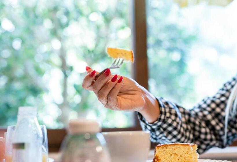 مبيت وإفطار Villa Tonia