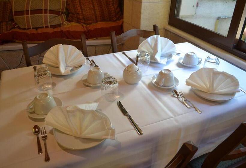 مبيت وإفطار Villa Tonia