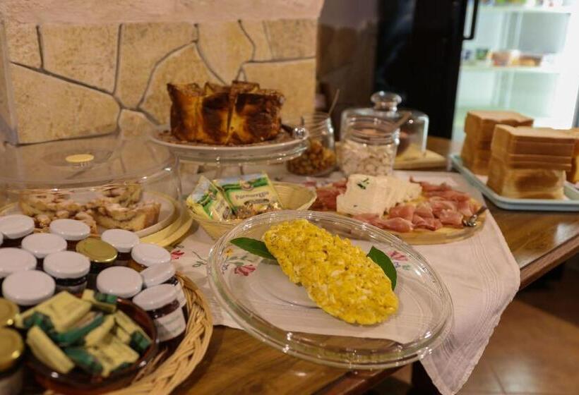 مبيت وإفطار Villa Tonia