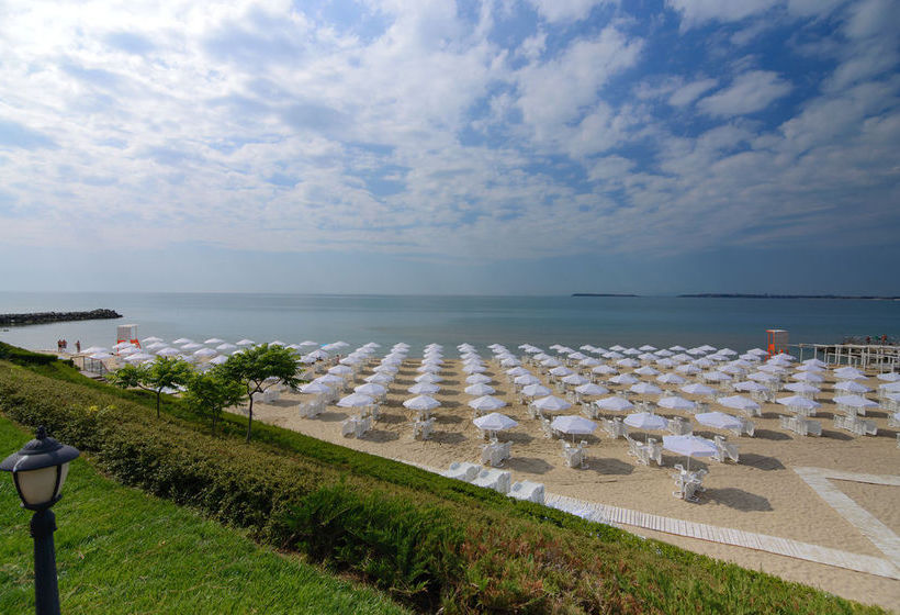Casa Real Resort