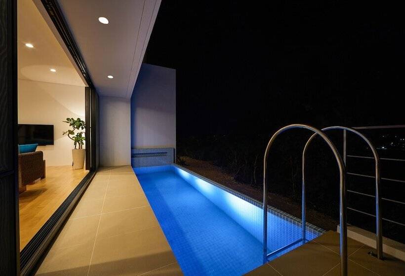 E Horizon Resort Condominium Sesoko