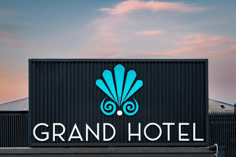 Grand Hotel And Studios