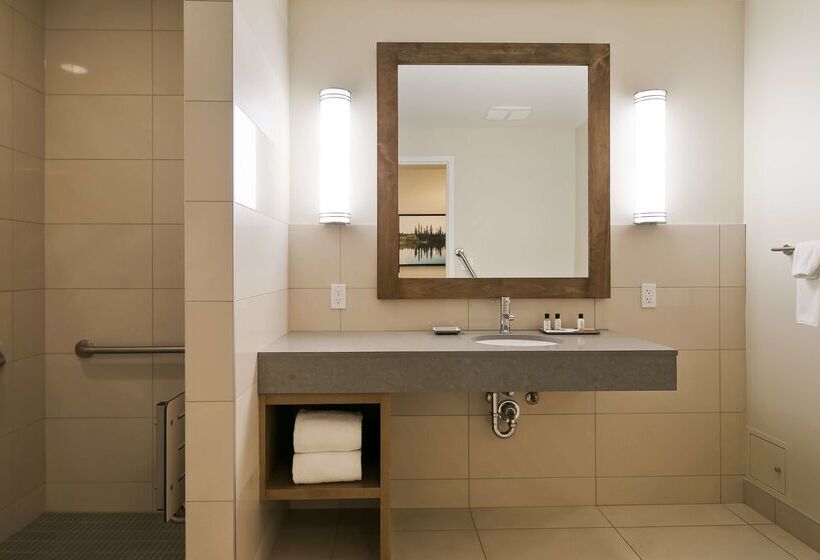 בית מלון כפרי Best Western Plus Sawridge Suites