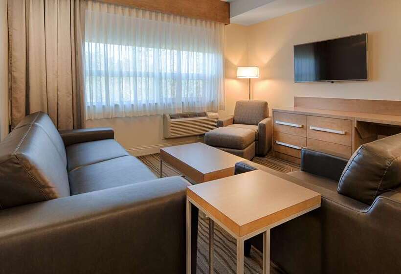 בית מלון כפרי Best Western Plus Sawridge Suites