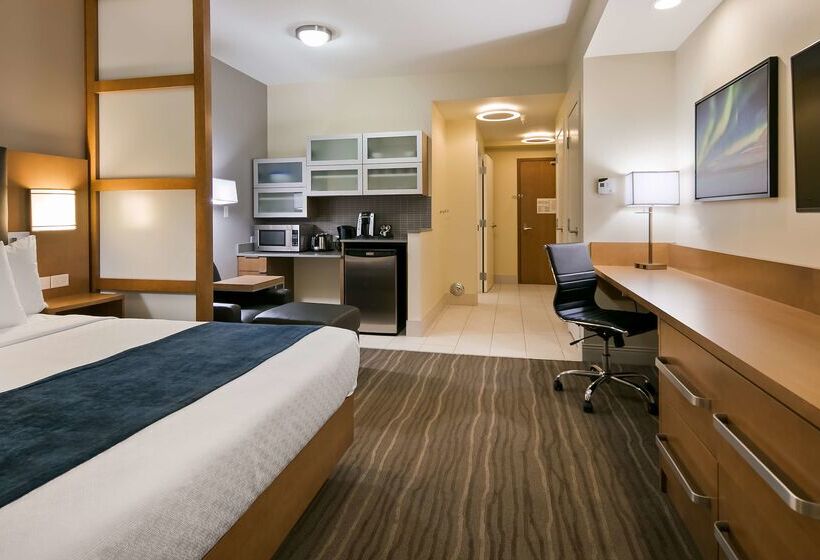 בית מלון כפרי Best Western Plus Sawridge Suites