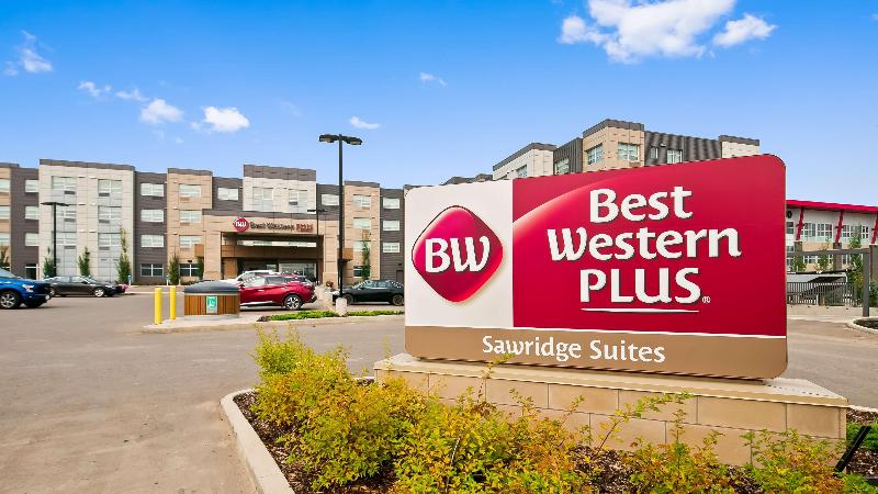 בית מלון כפרי Best Western Plus Sawridge Suites