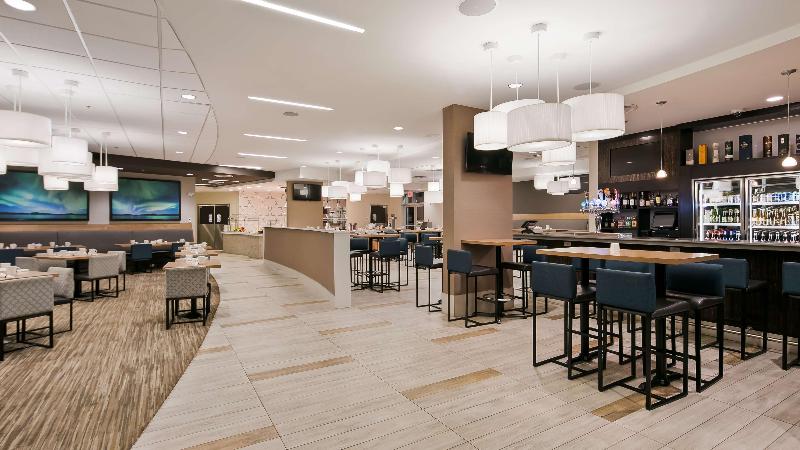 בית מלון כפרי Best Western Plus Sawridge Suites