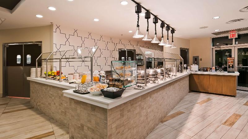 فندق Best Western Plus Sawridge Suites