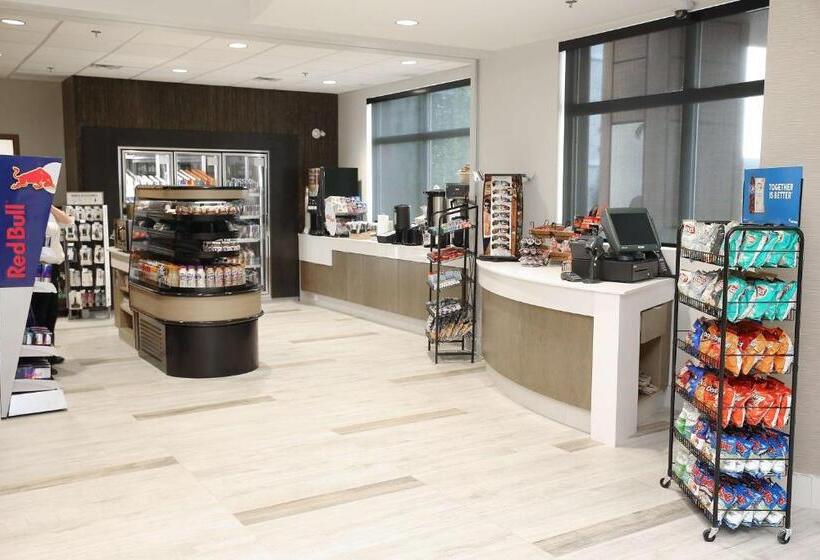 בית מלון כפרי Best Western Plus Sawridge Suites