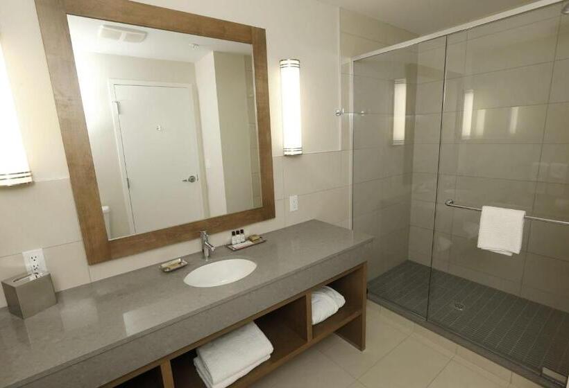 فندق Best Western Plus Sawridge Suites