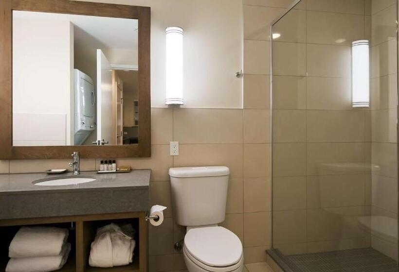 בית מלון כפרי Best Western Plus Sawridge Suites