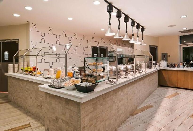 בית מלון כפרי Best Western Plus Sawridge Suites