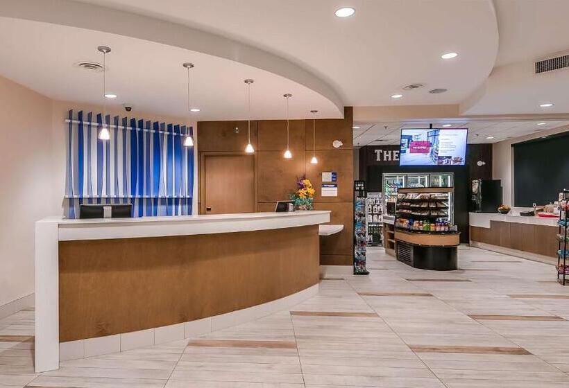 فندق Best Western Plus Sawridge Suites