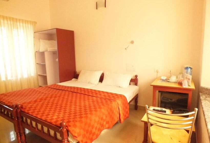 Отель Cherai Beach Residency