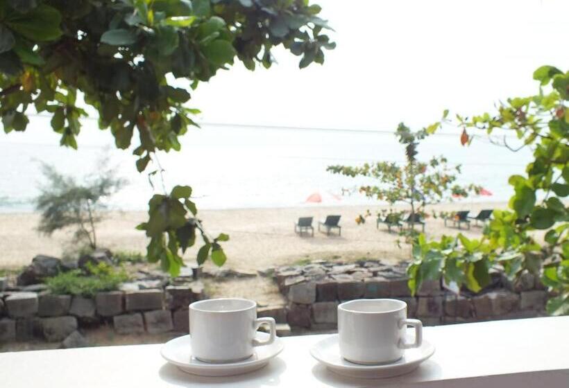 Отель Cherai Beach Residency