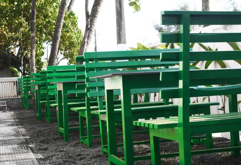 Отель Cherai Beach Residency