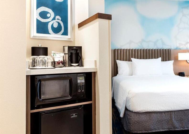 فندق Courtyard By Marriott Faro Blanco Resort