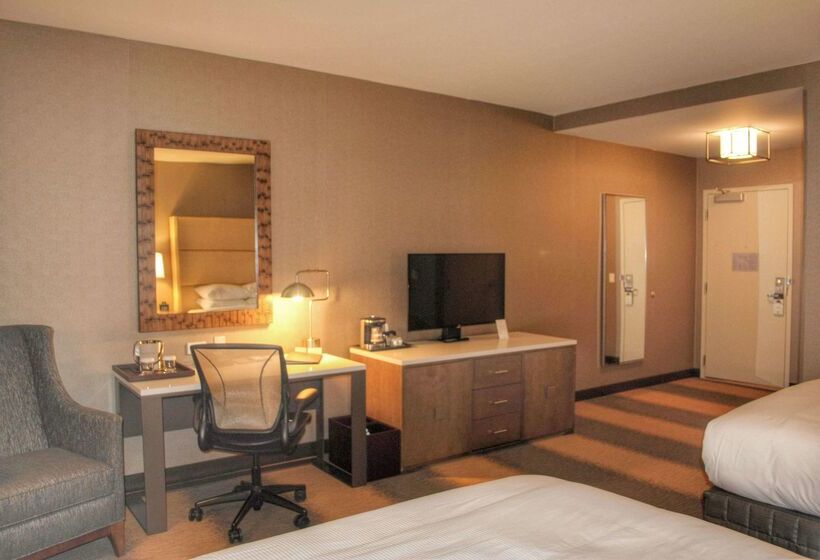 هتل Doubletree By Hilton Reading