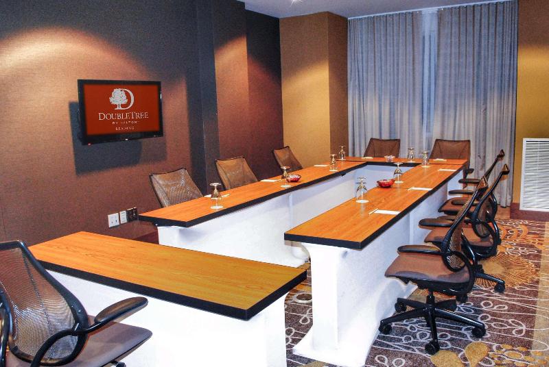هتل Doubletree By Hilton Reading