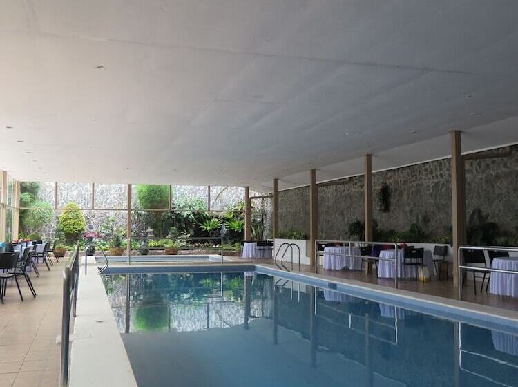 בית מלון כפרי Emiramona Garden