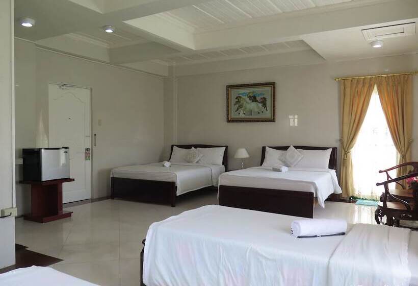 בית מלון כפרי Emiramona Garden