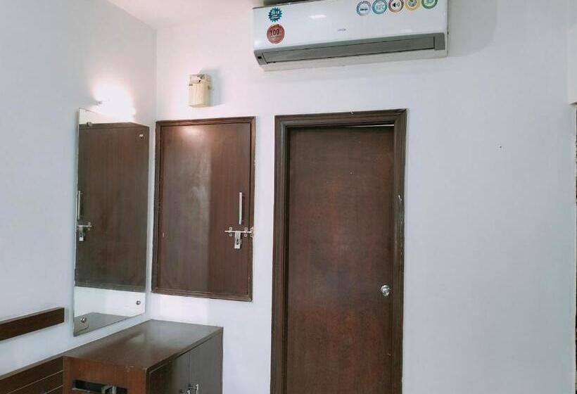 ホテル Fabexpress Taj Prince