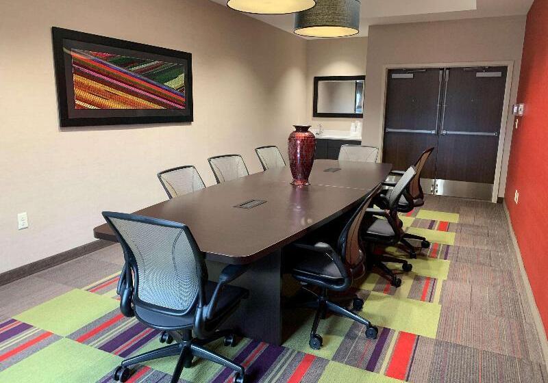 هتل Home2 Suites By Hilton Fort Smith Ar