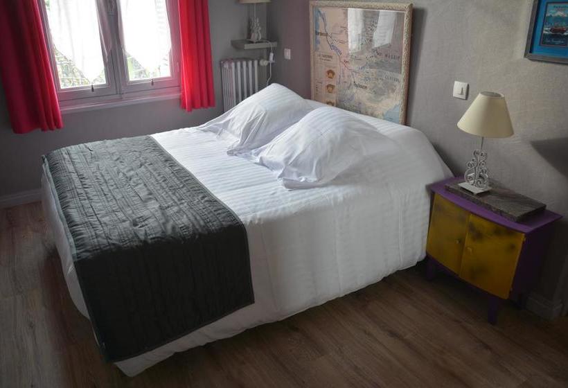 Отель Hôtel Souvenirs De Familles