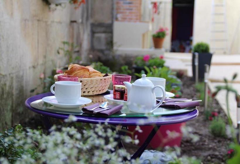 Отель Hôtel Souvenirs De Familles